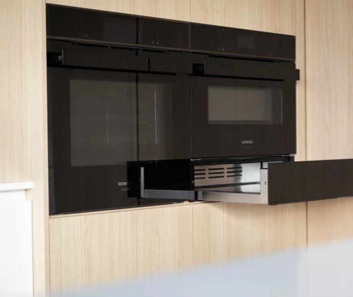 Moderne keuken Keukeneiland keukenbouw Designkeuken inbouwkasten Dekeyzer Destelbergen Foto Tineke De Vos LR 9275